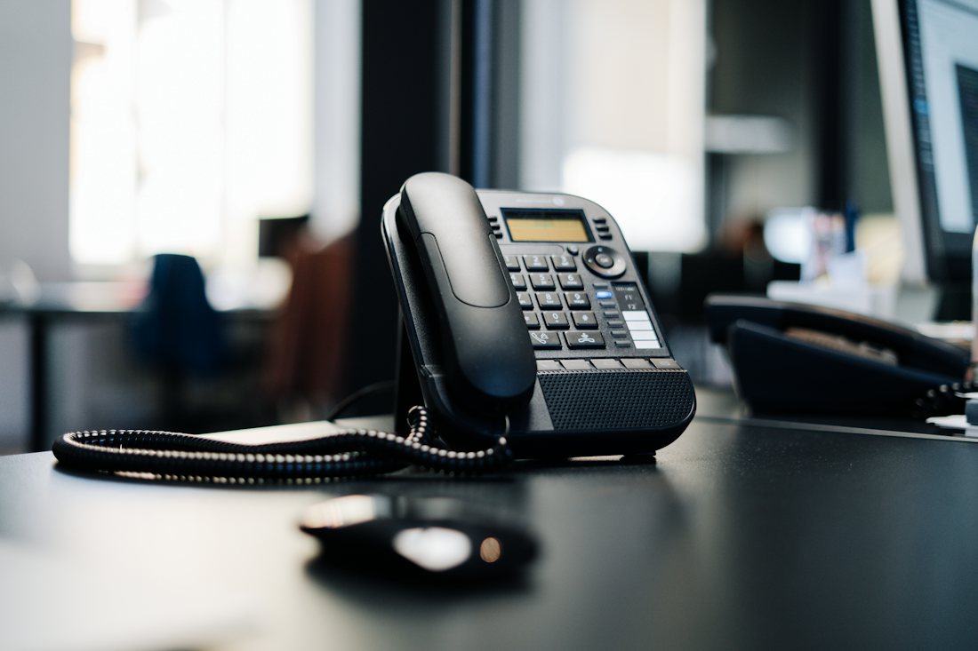 Εταιρική τηλεφωνία Telekom – IP τηλέφωνο σε γραφείο επιχείρησης